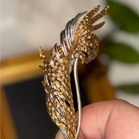 Gold and Silver Feather Brooch - Picture 12 of 16